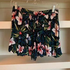 Hollister Tropical Floral Flowy Shorts